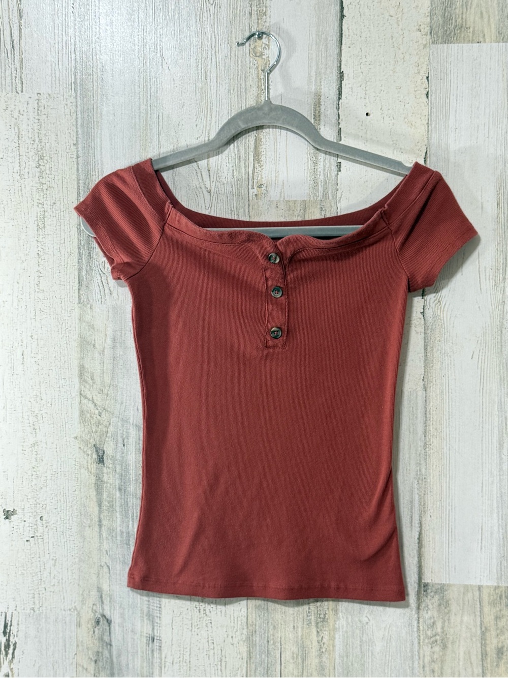 Aeropostale Off-Shoulder Ribbed Henley Crop Top - Rust